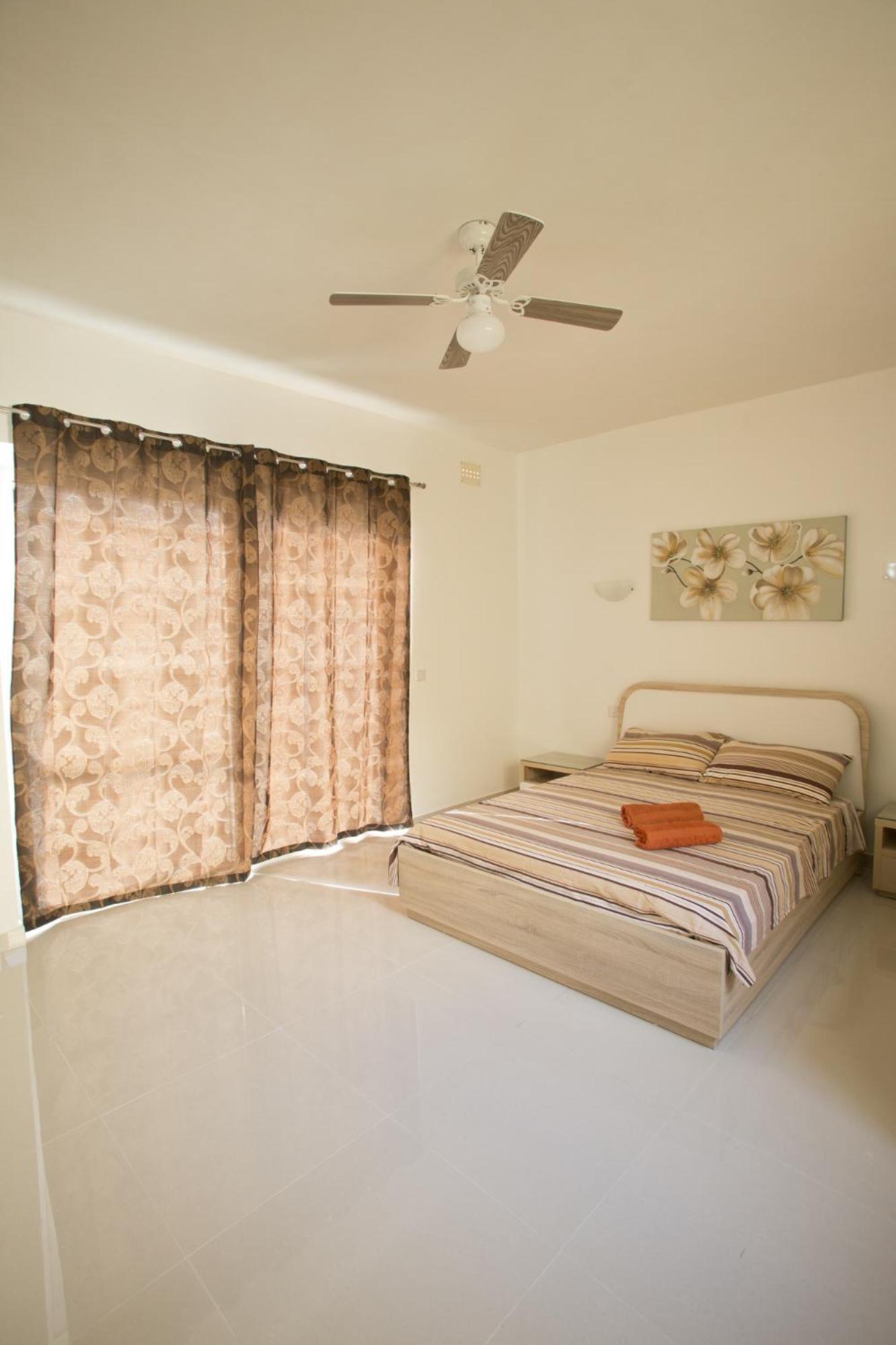 Dolphin Court Apartment Marsalforn Room photo