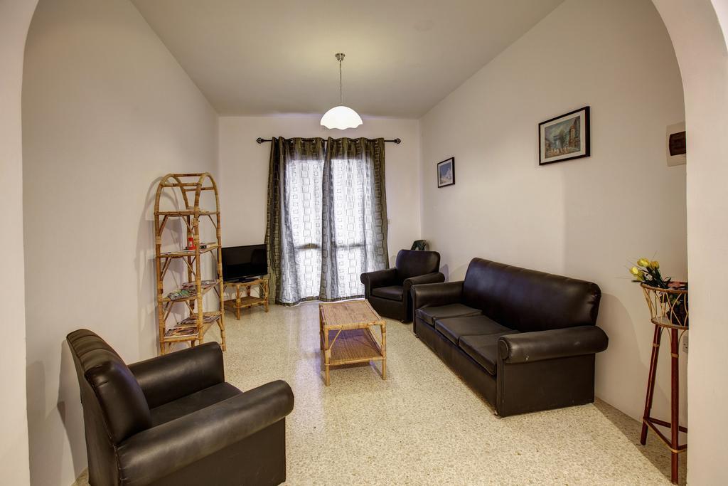 Dolphin Court Apartment Marsalforn Exterior photo