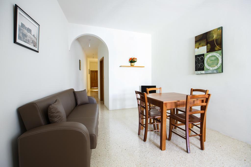 Dolphin Court Apartment Marsalforn Exterior photo