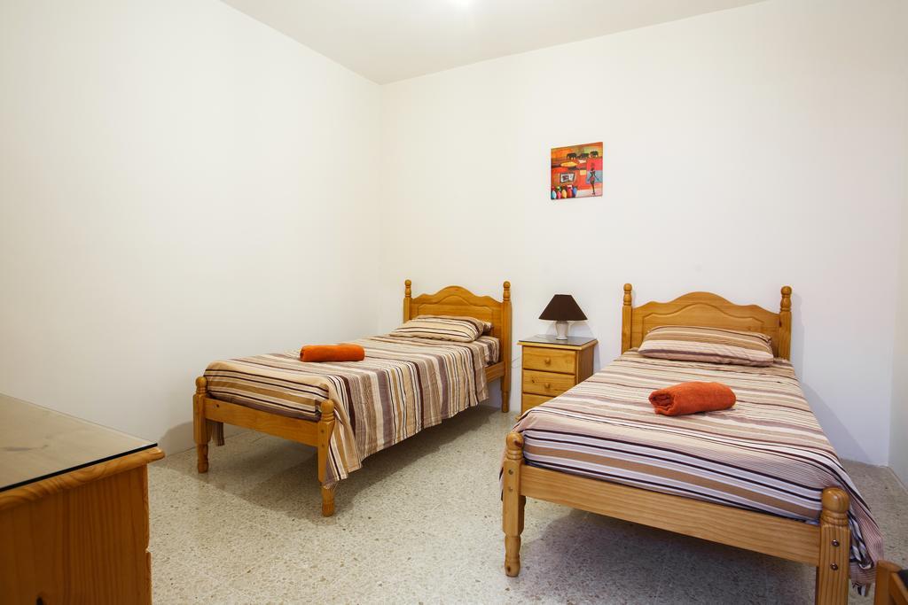 Dolphin Court Apartment Marsalforn Exterior photo