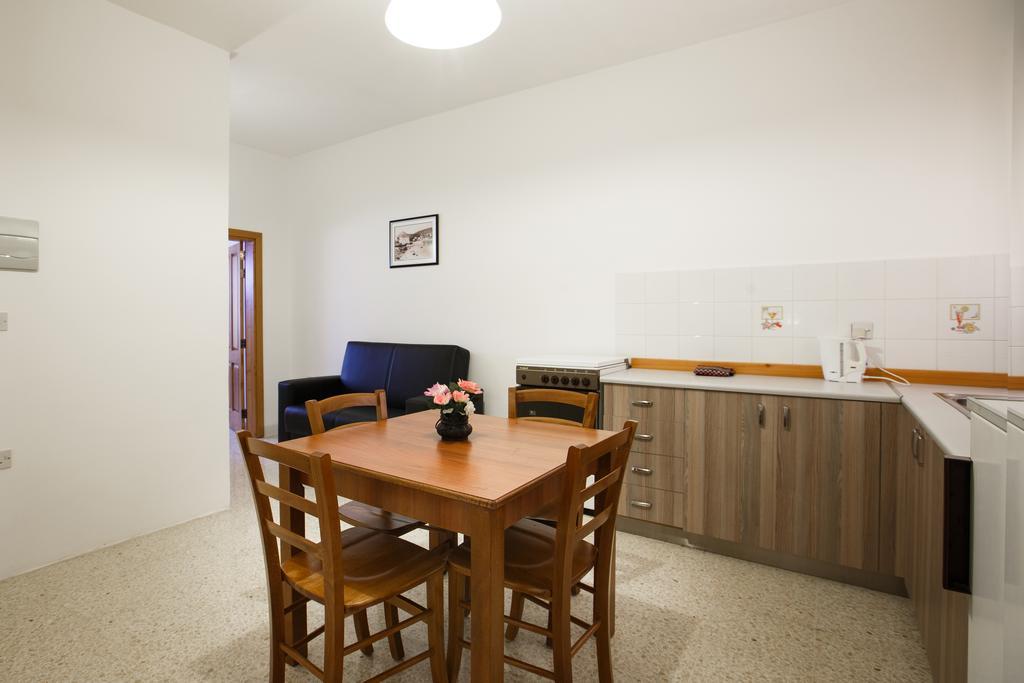 Dolphin Court Apartment Marsalforn Exterior photo