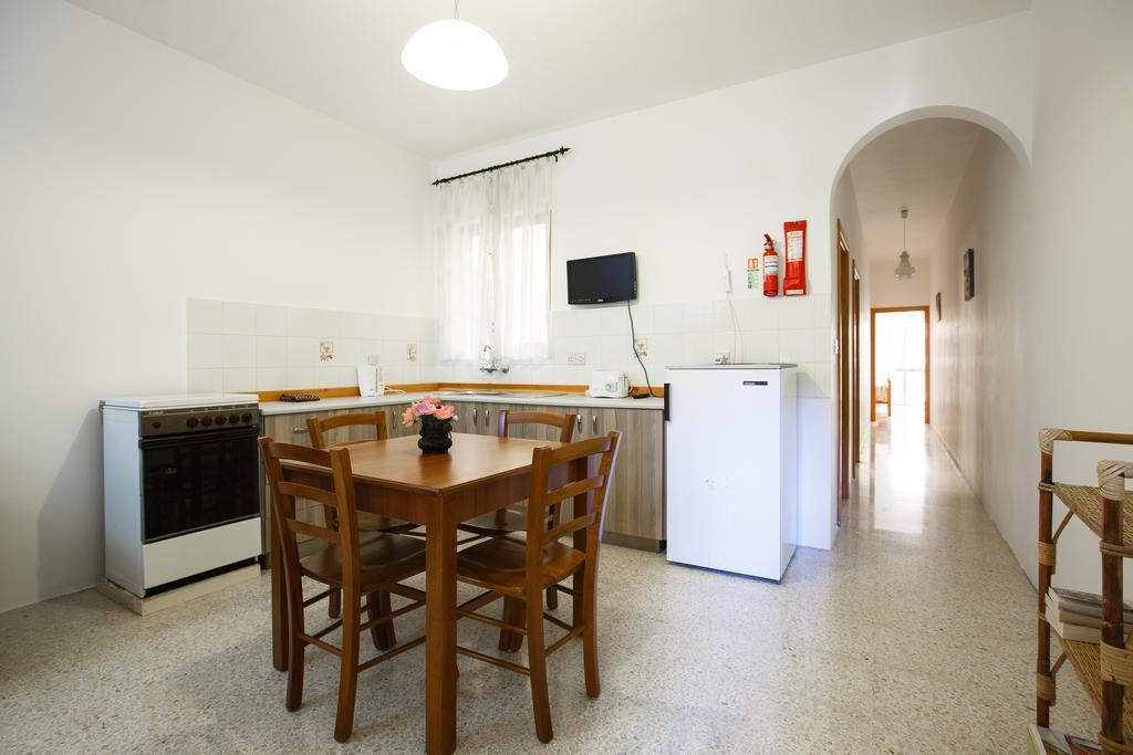 Dolphin Court Apartment Marsalforn Exterior photo