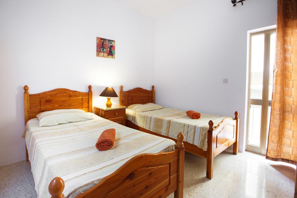 Dolphin Court Apartment Marsalforn Exterior photo