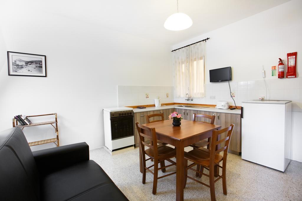 Dolphin Court Apartment Marsalforn Exterior photo