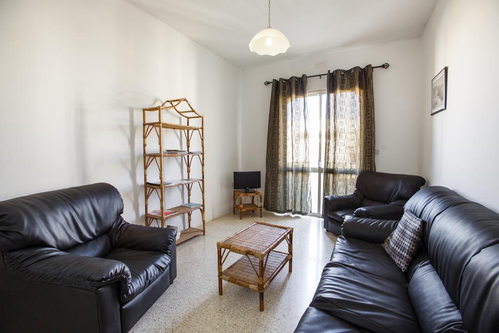 Dolphin Court Apartment Marsalforn Exterior photo