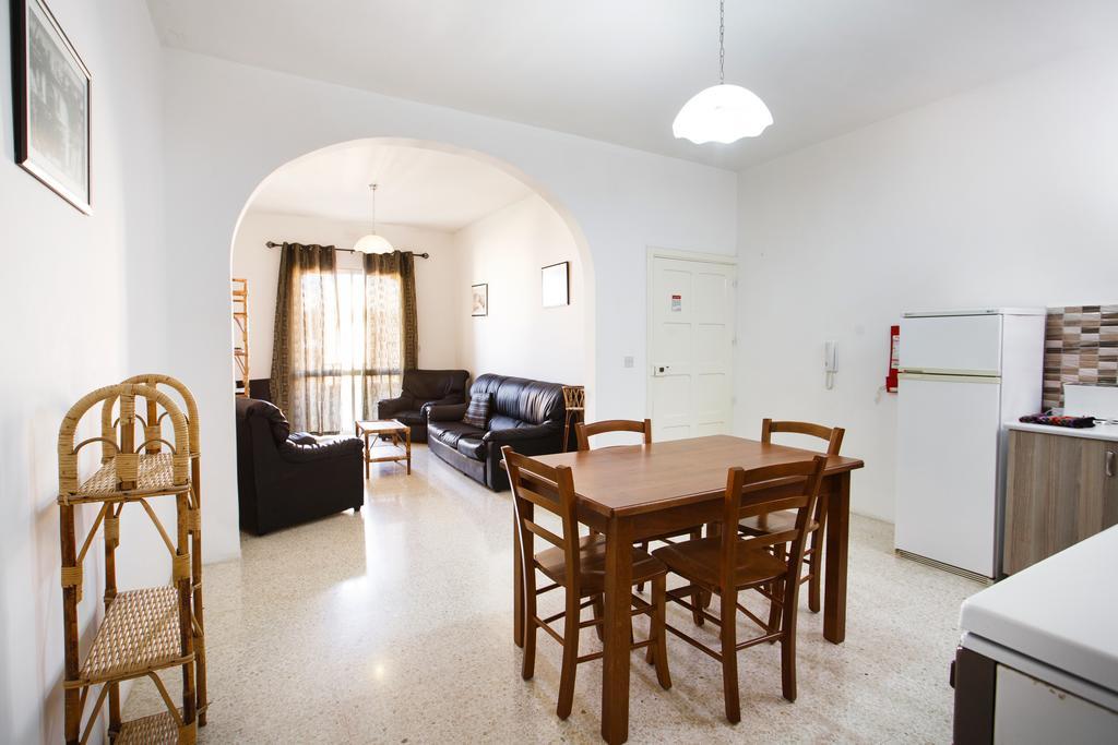 Dolphin Court Apartment Marsalforn Exterior photo
