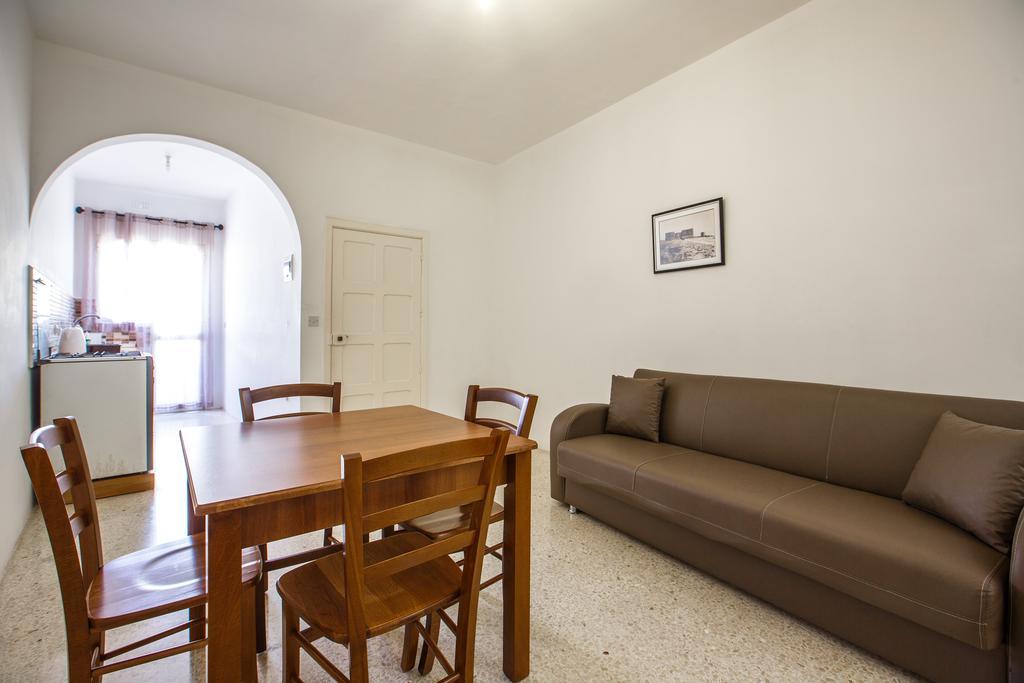 Dolphin Court Apartment Marsalforn Exterior photo