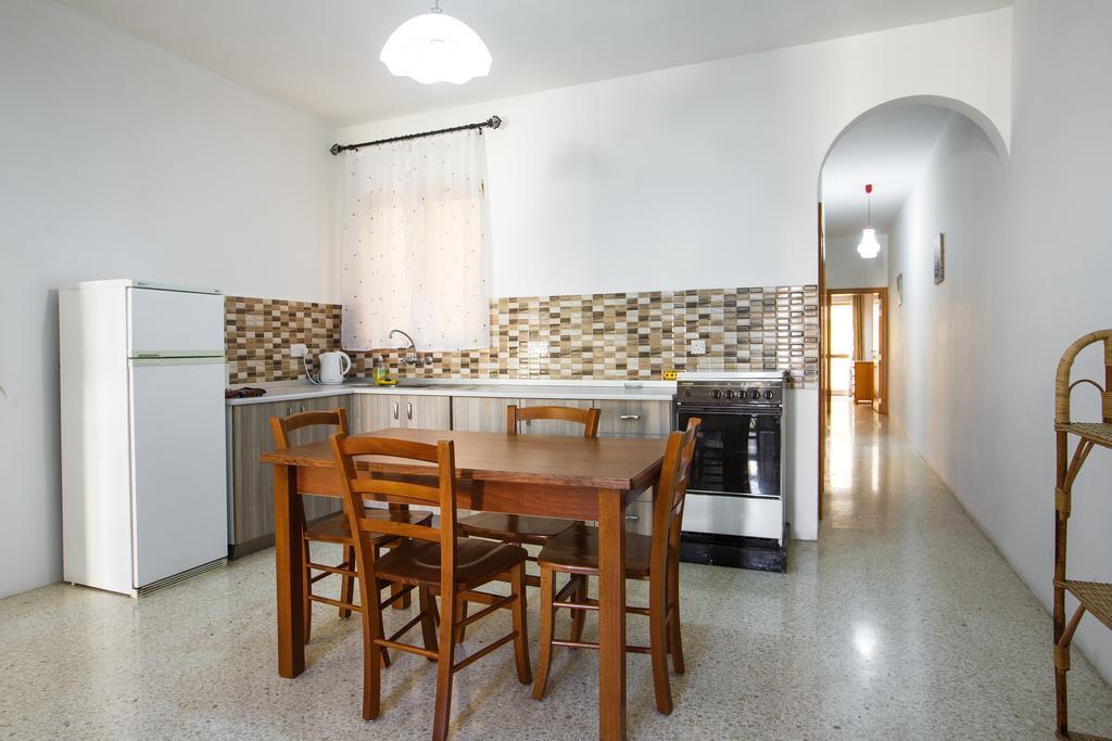 Dolphin Court Apartment Marsalforn Exterior photo