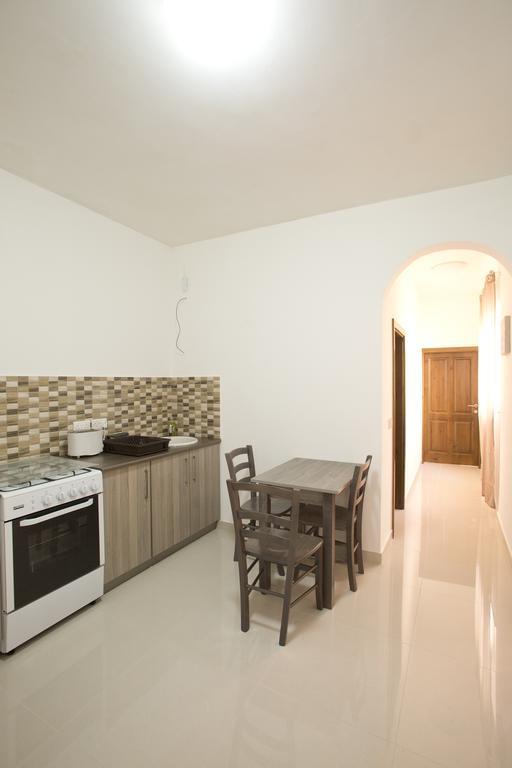 Dolphin Court Apartment Marsalforn Exterior photo