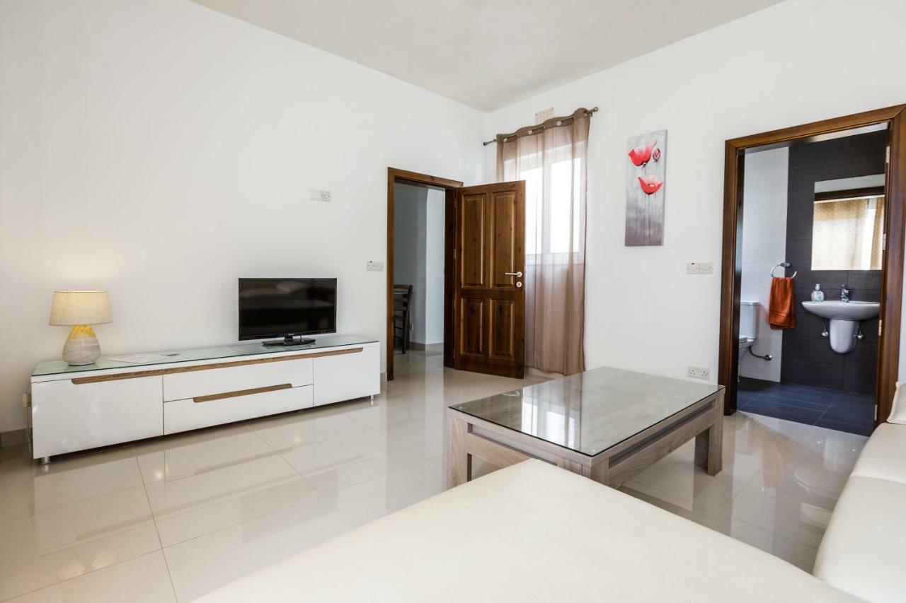 Dolphin Court Apartment Marsalforn Exterior photo