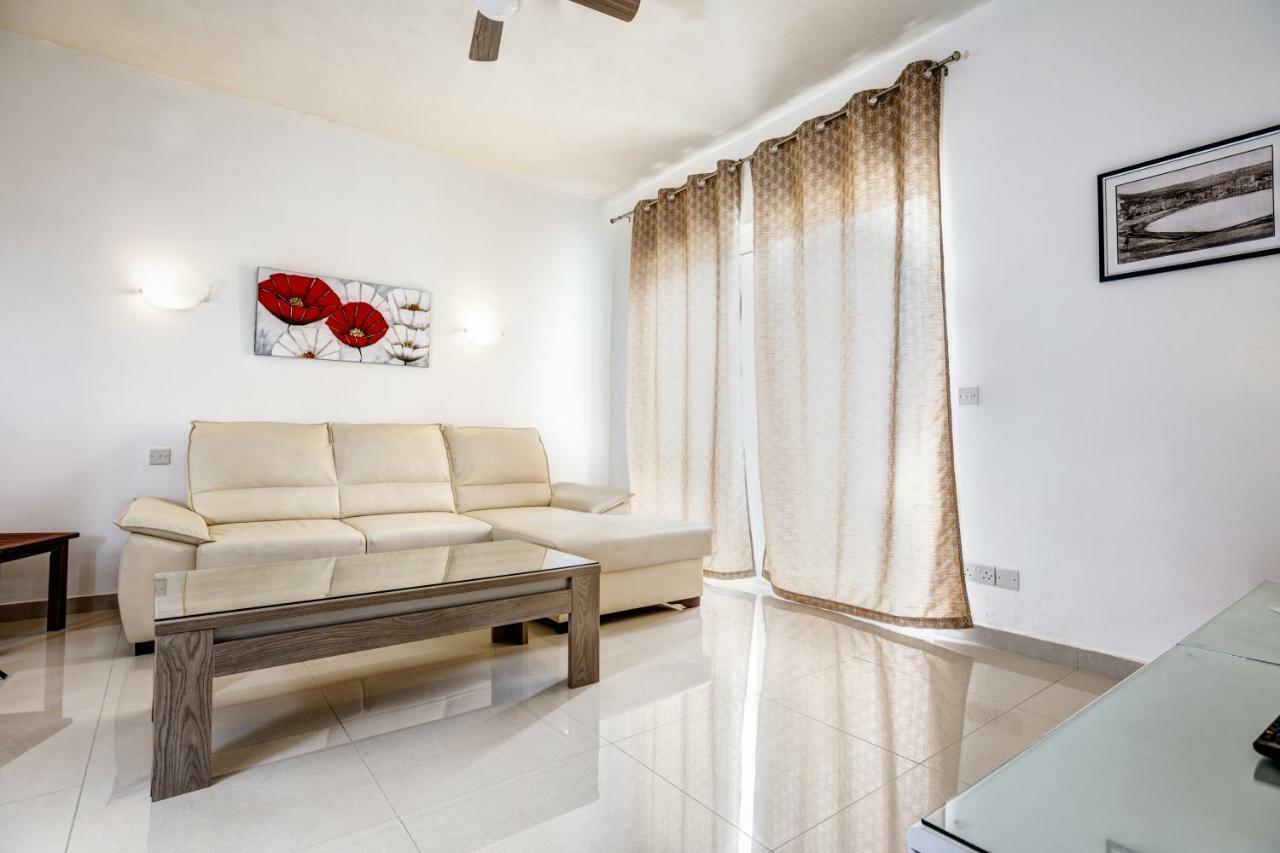 Dolphin Court Apartment Marsalforn Exterior photo