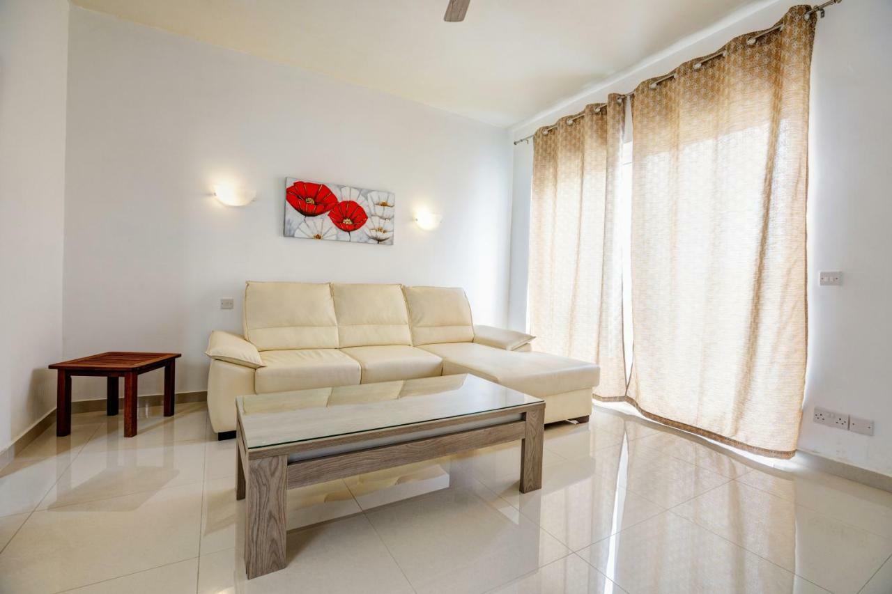 Dolphin Court Apartment Marsalforn Exterior photo